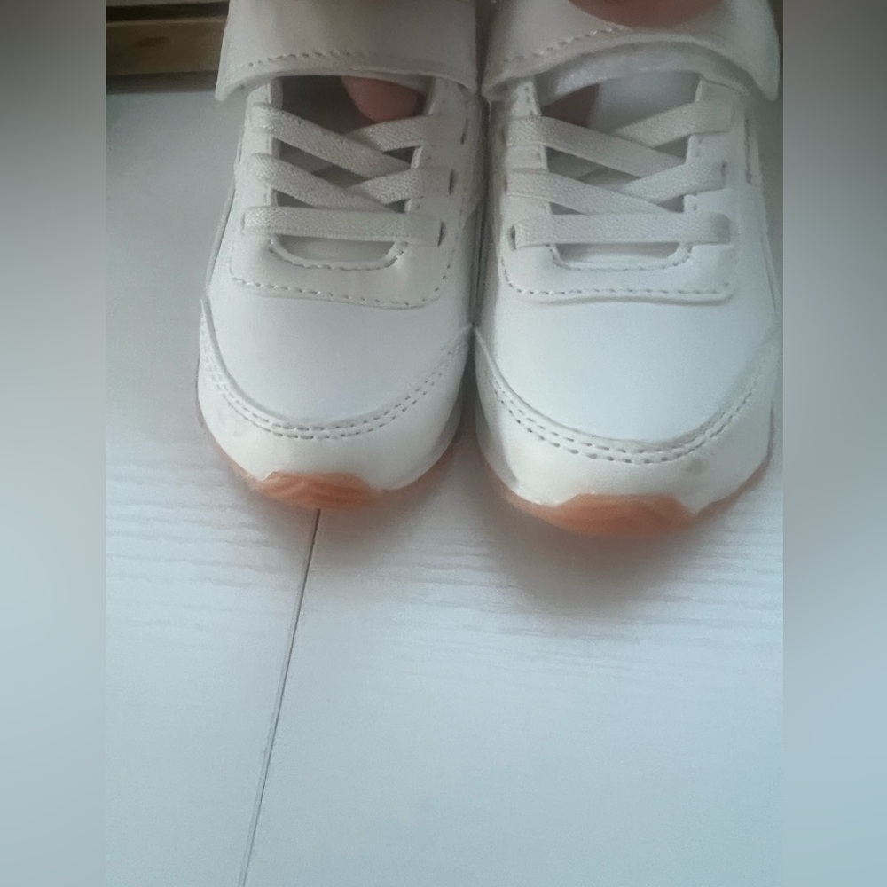 Baby Reeboks - Picture 2 of 6